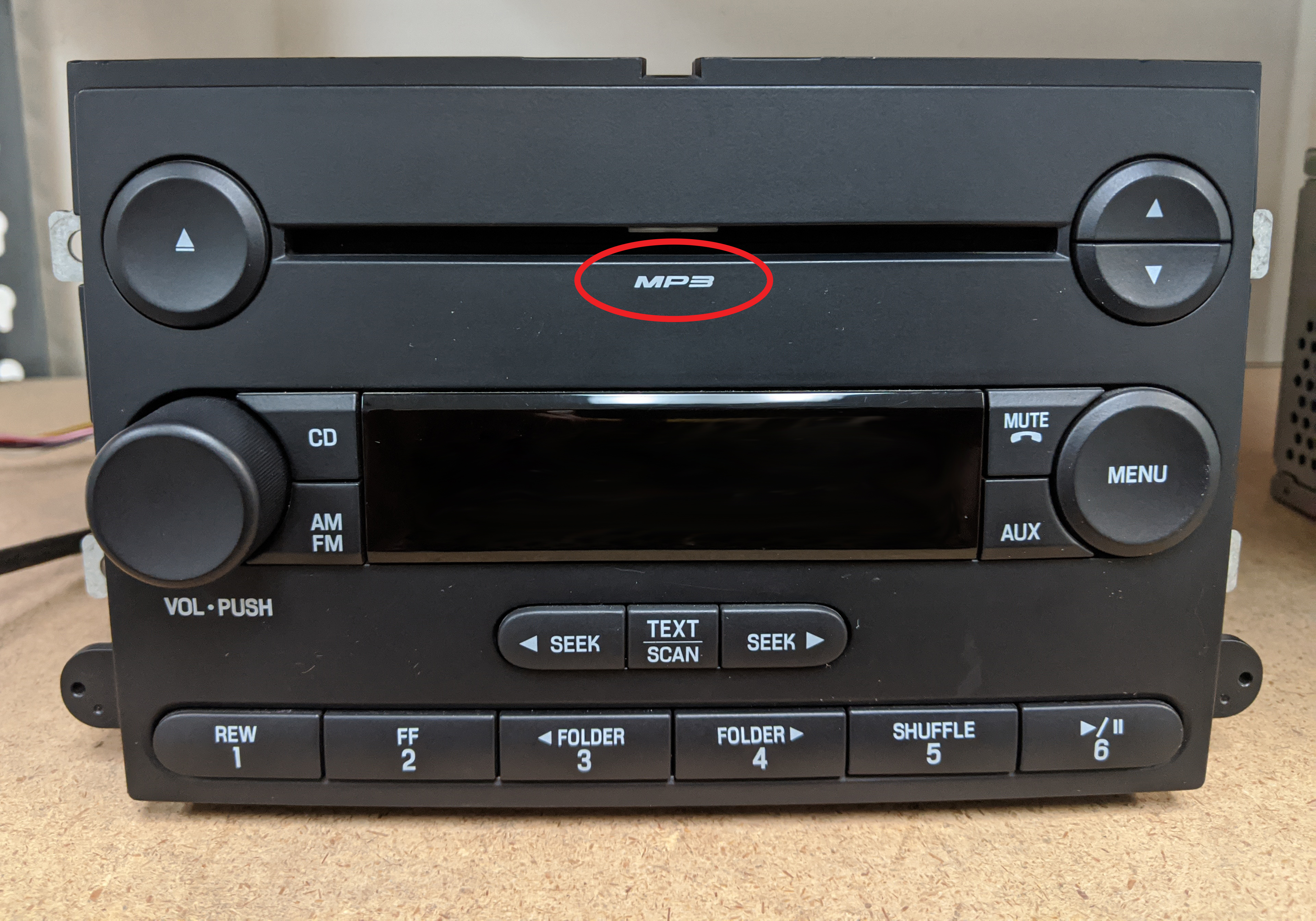 Ford radio with MP3 logo